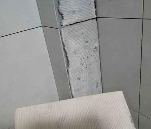 弋阳瓷砖空鼓维修公司分享下厨房瓷砖脱落的补救措施。